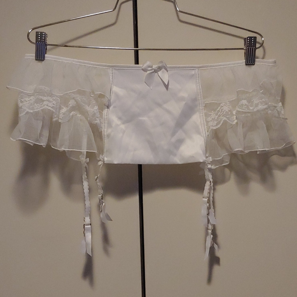 Bridal garter belt